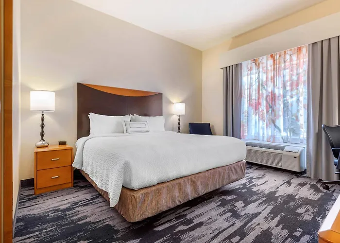 Hotel Fairfield & By Marriott Rockford