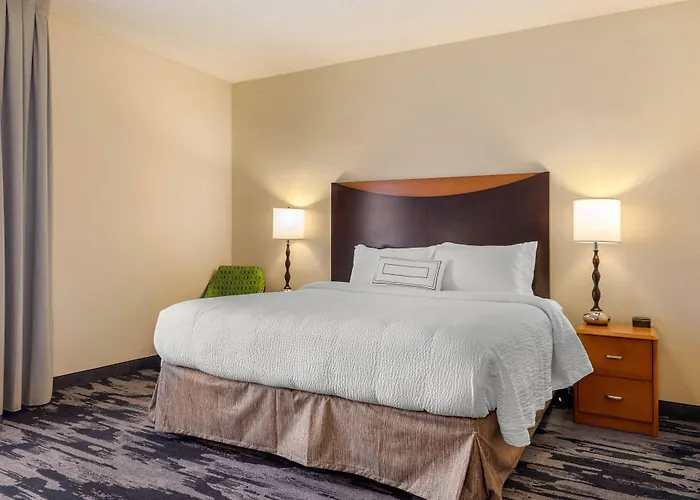 Hotel Fairfield & By Marriott